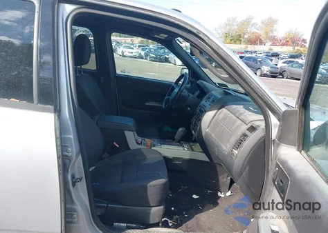 2011 Ford Escape Xlt z USA, uszkodzony, nr VIN 1FMCU9DGXBKA85770